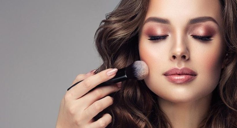 MAKEUP TIPS AND TRICKS EVERY GIRL SHOULD KNOW